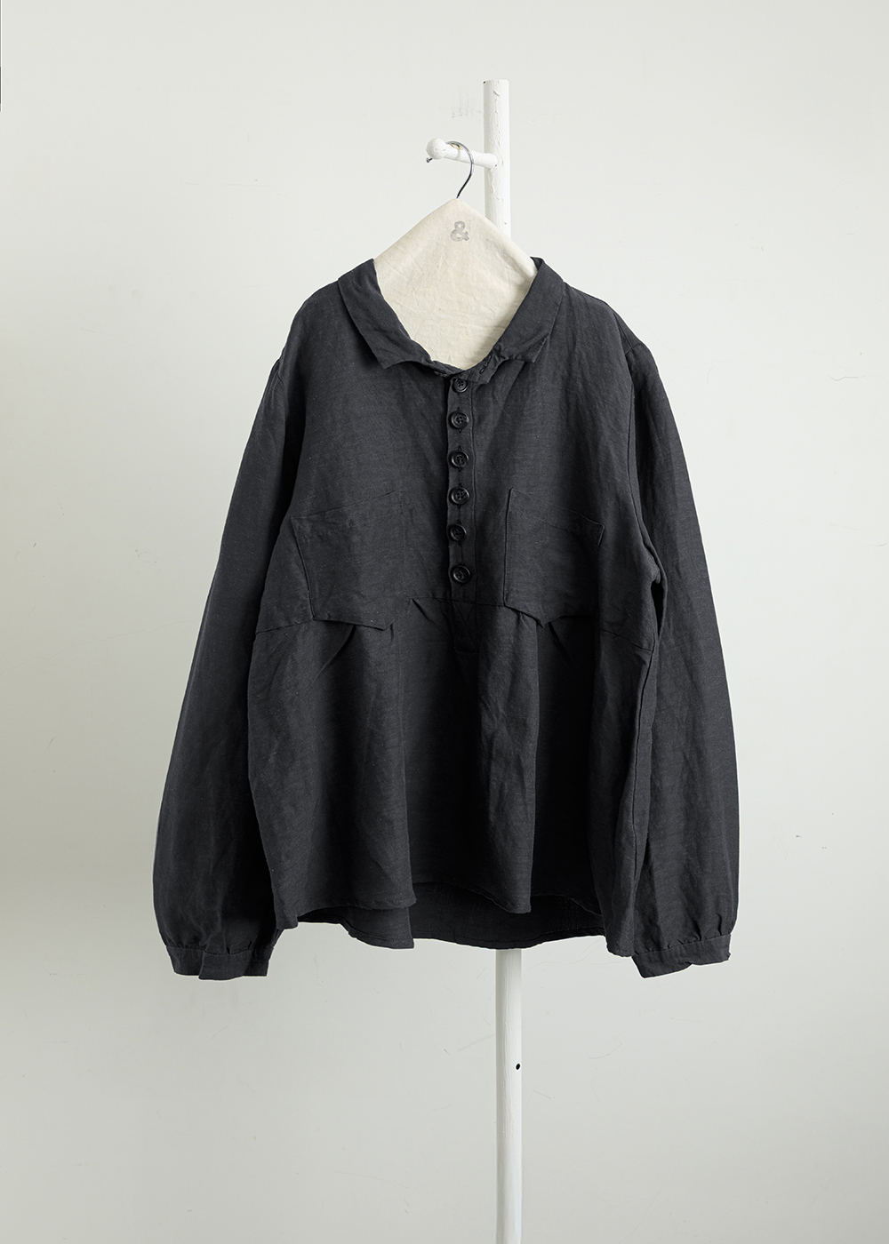 圓釦半開襟口袋襯衫