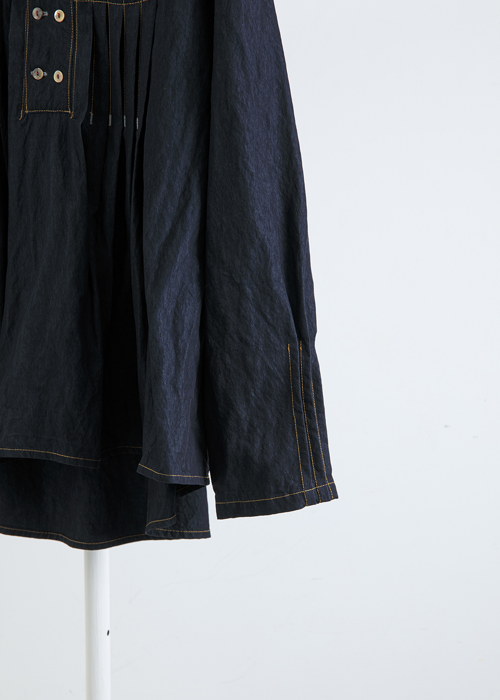 綻生層疊細縫半門襟上衣