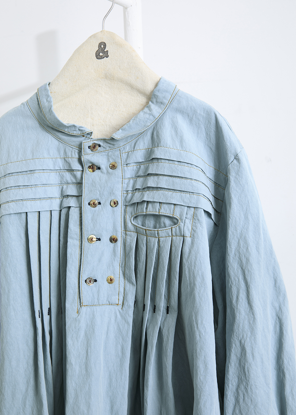 綻生層疊細縫半門襟上衣