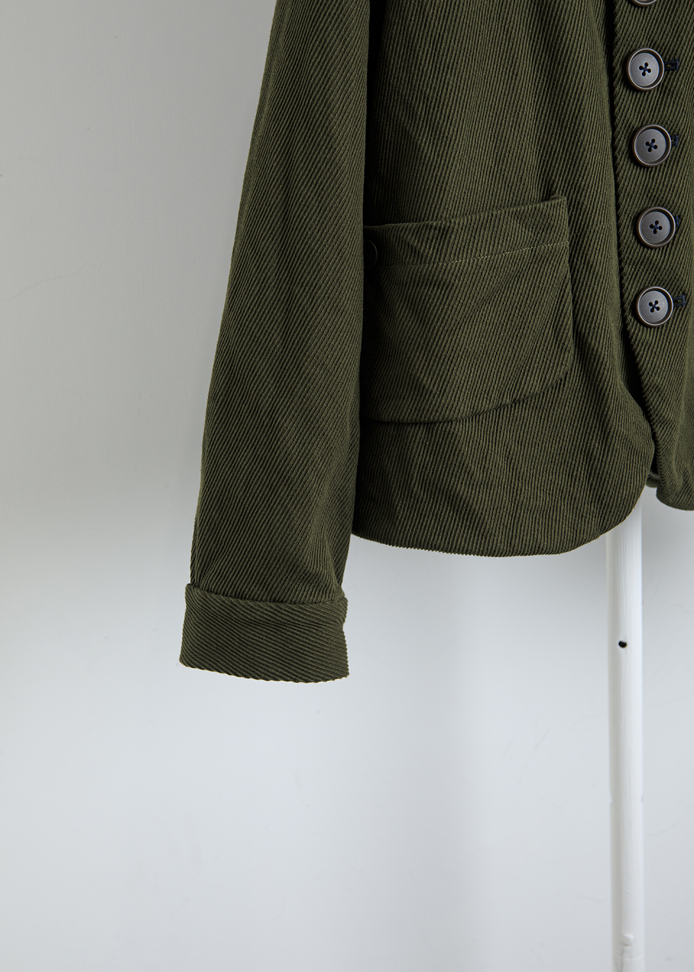 圓釦三口袋短版外套