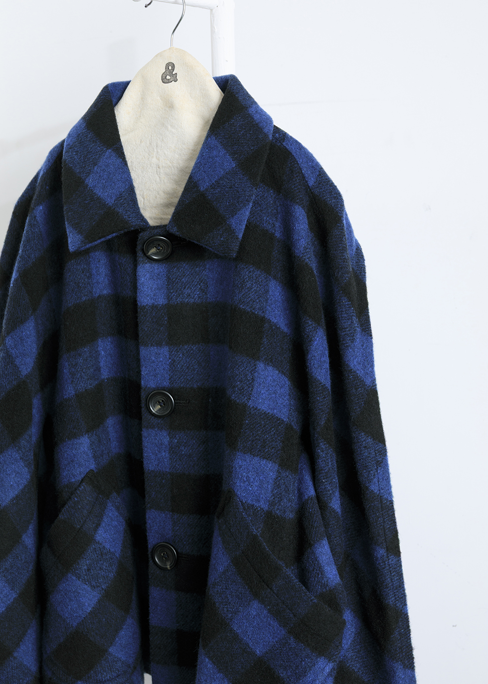 毛呢藍黑格落肩外套