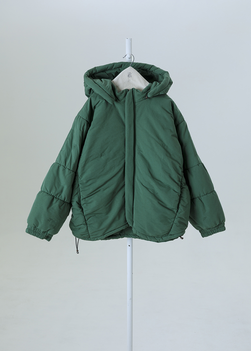 暖序抽繩蓬鬆輪廓保暖夾克