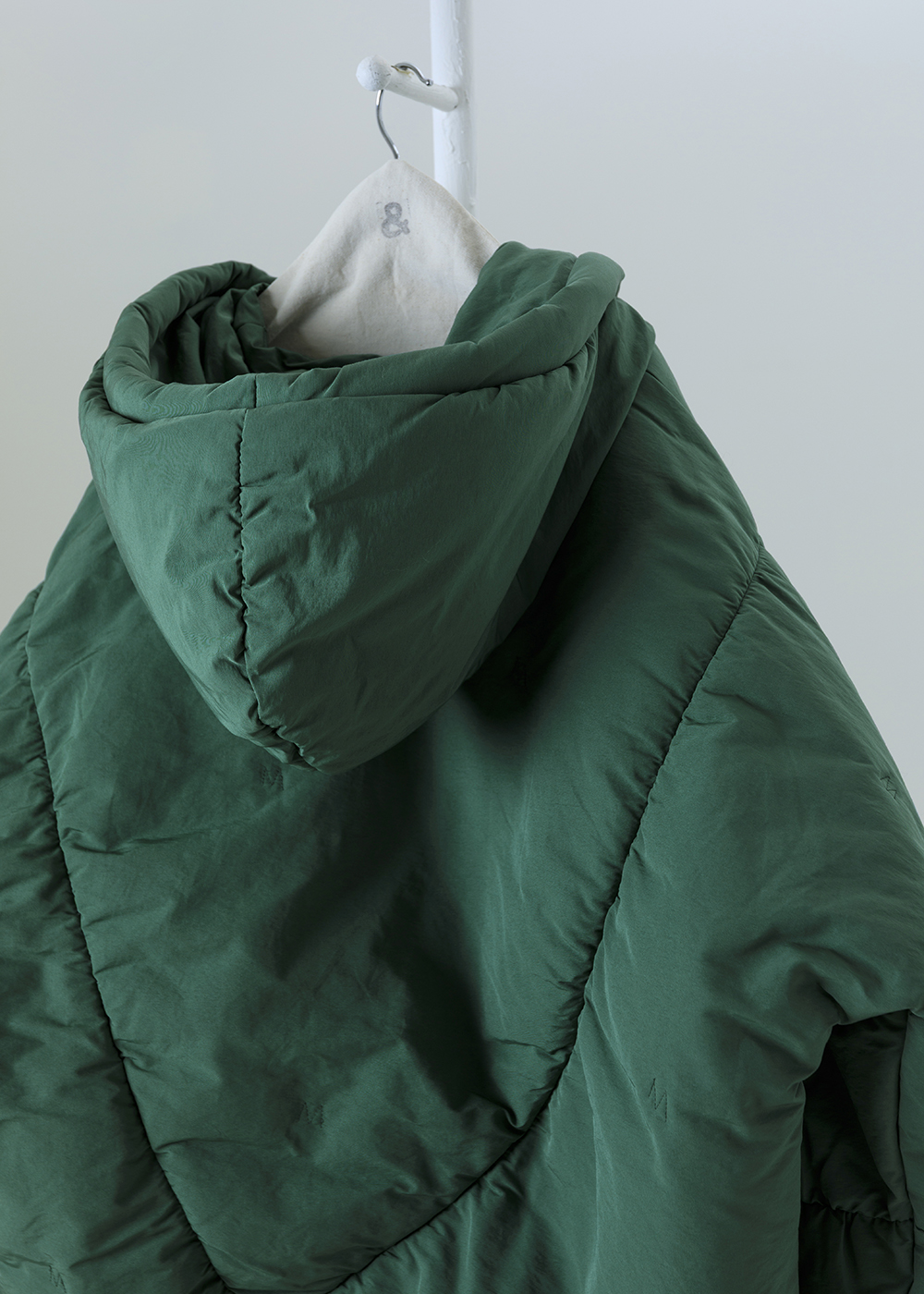 暖序抽繩蓬鬆輪廓保暖夾克