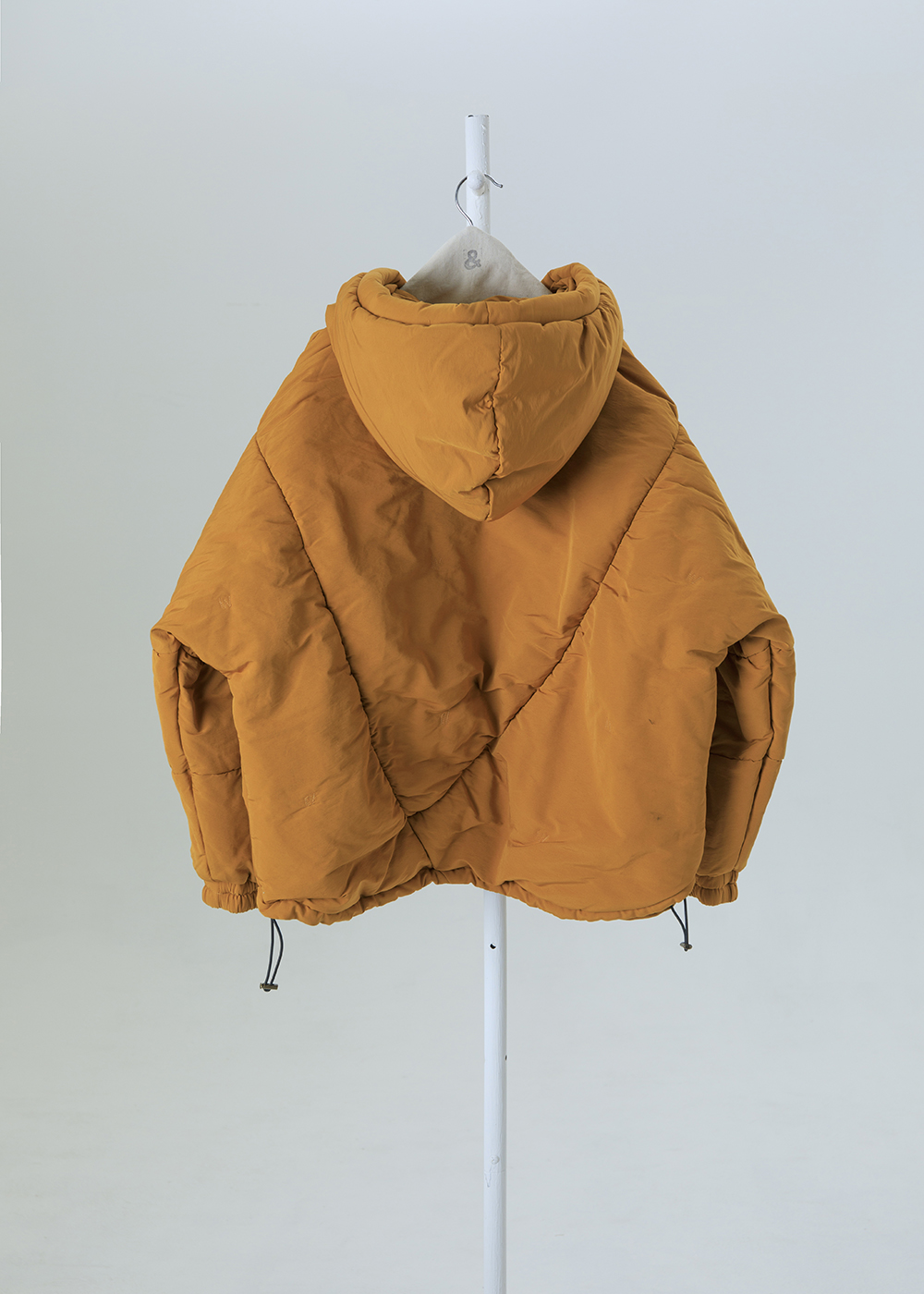 暖序抽繩蓬鬆輪廓保暖夾克