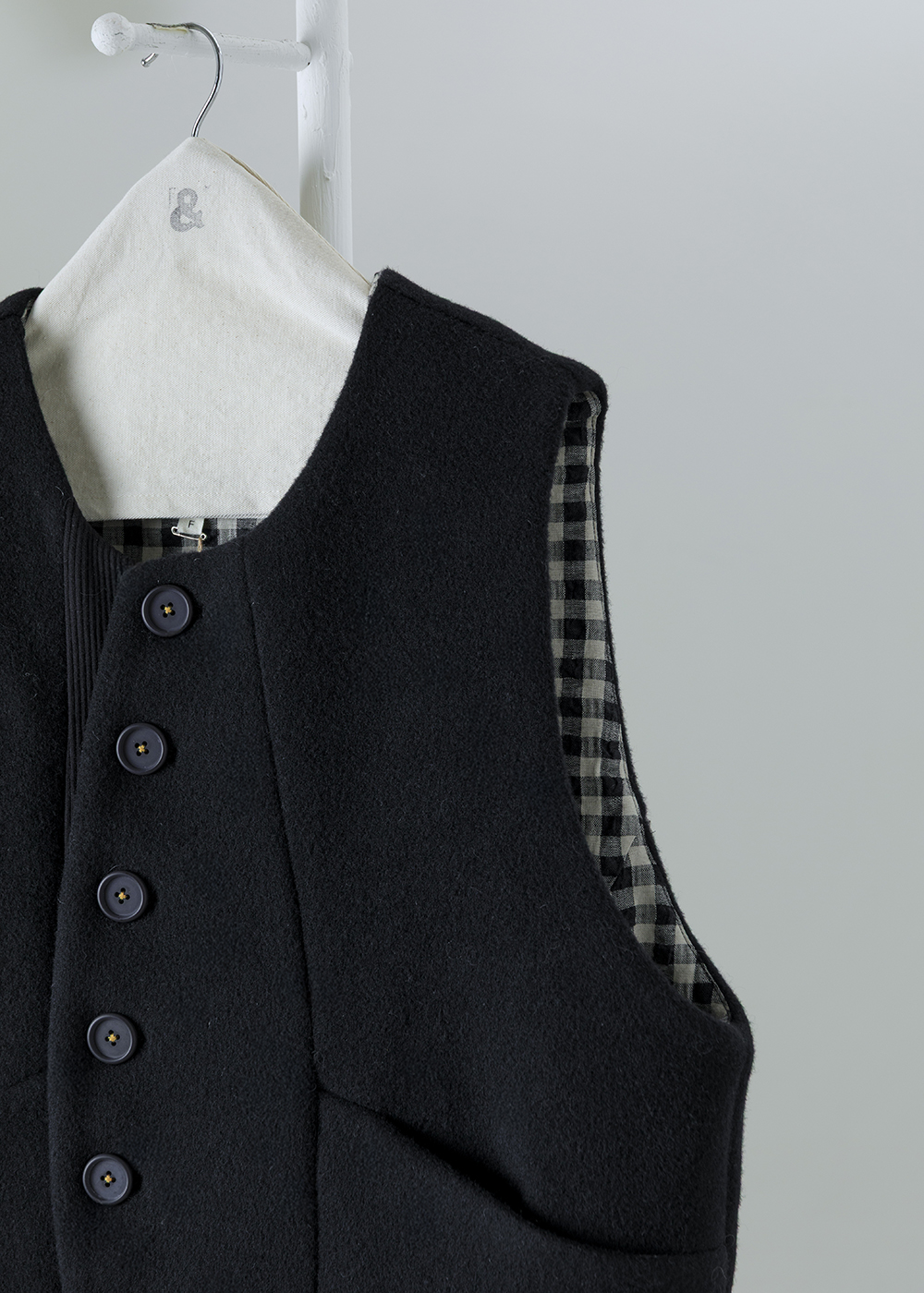 靜弧羊毛混紡圓領結構背心