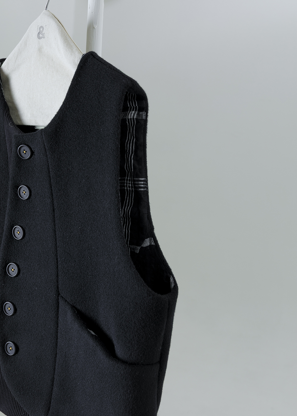 靜弧羊毛混紡圓領結構背心