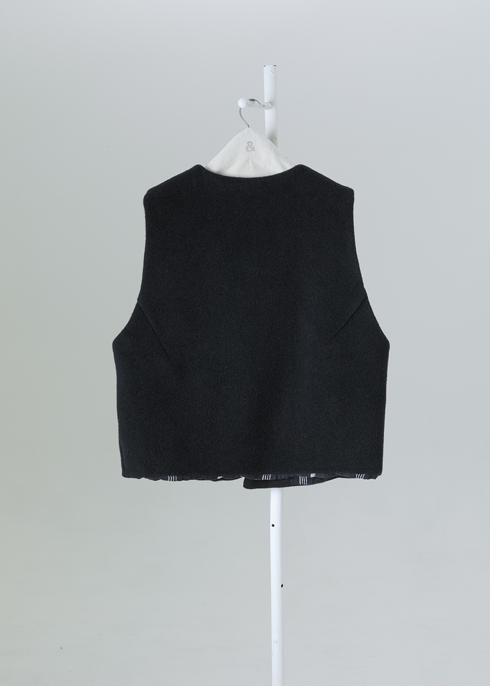 靜弧羊毛混紡圓領結構背心