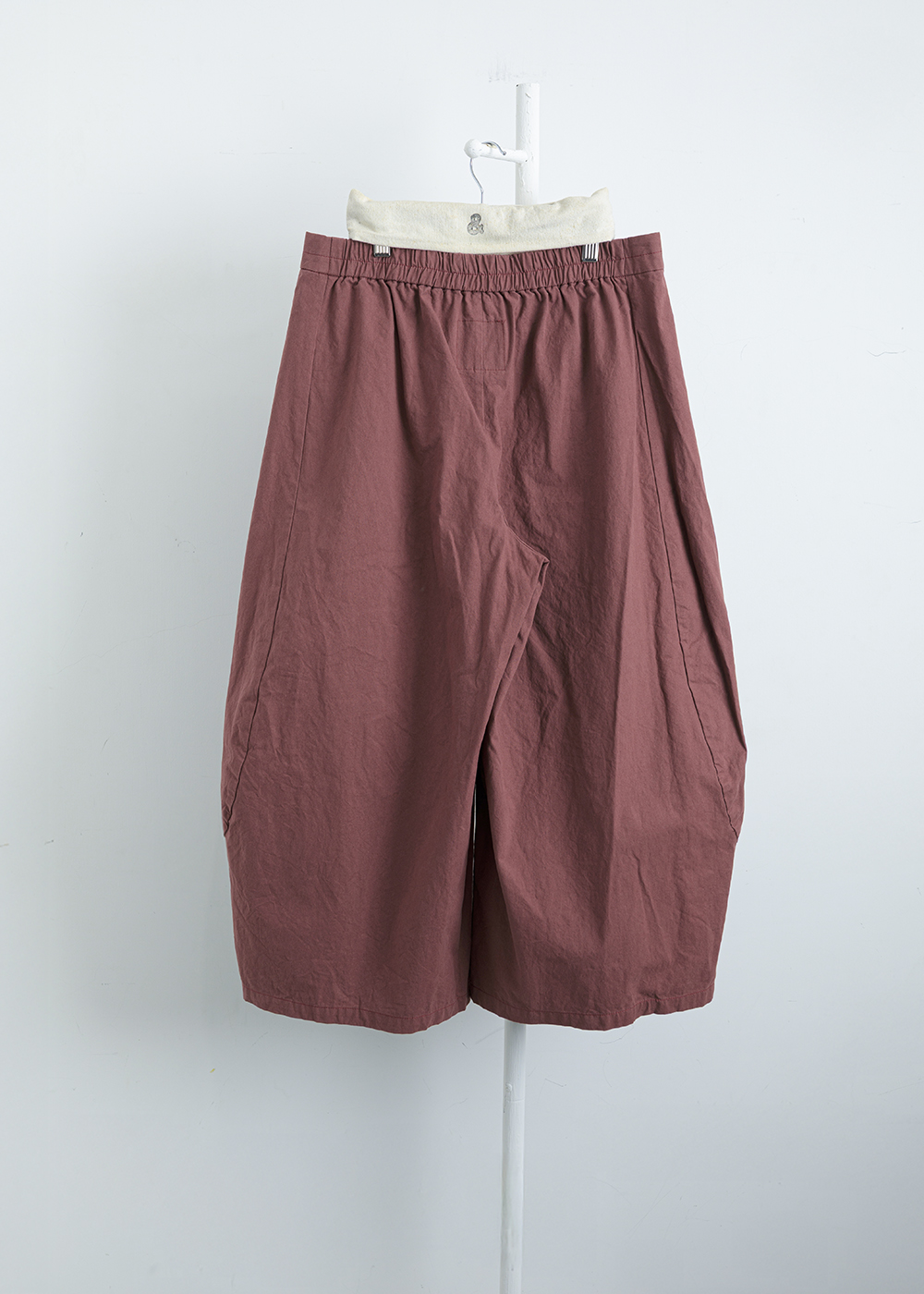 緩步膝間抽褶繭型休閒褲