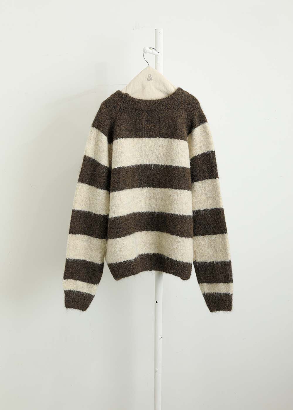 輕行緩游寬條紋毛衣 