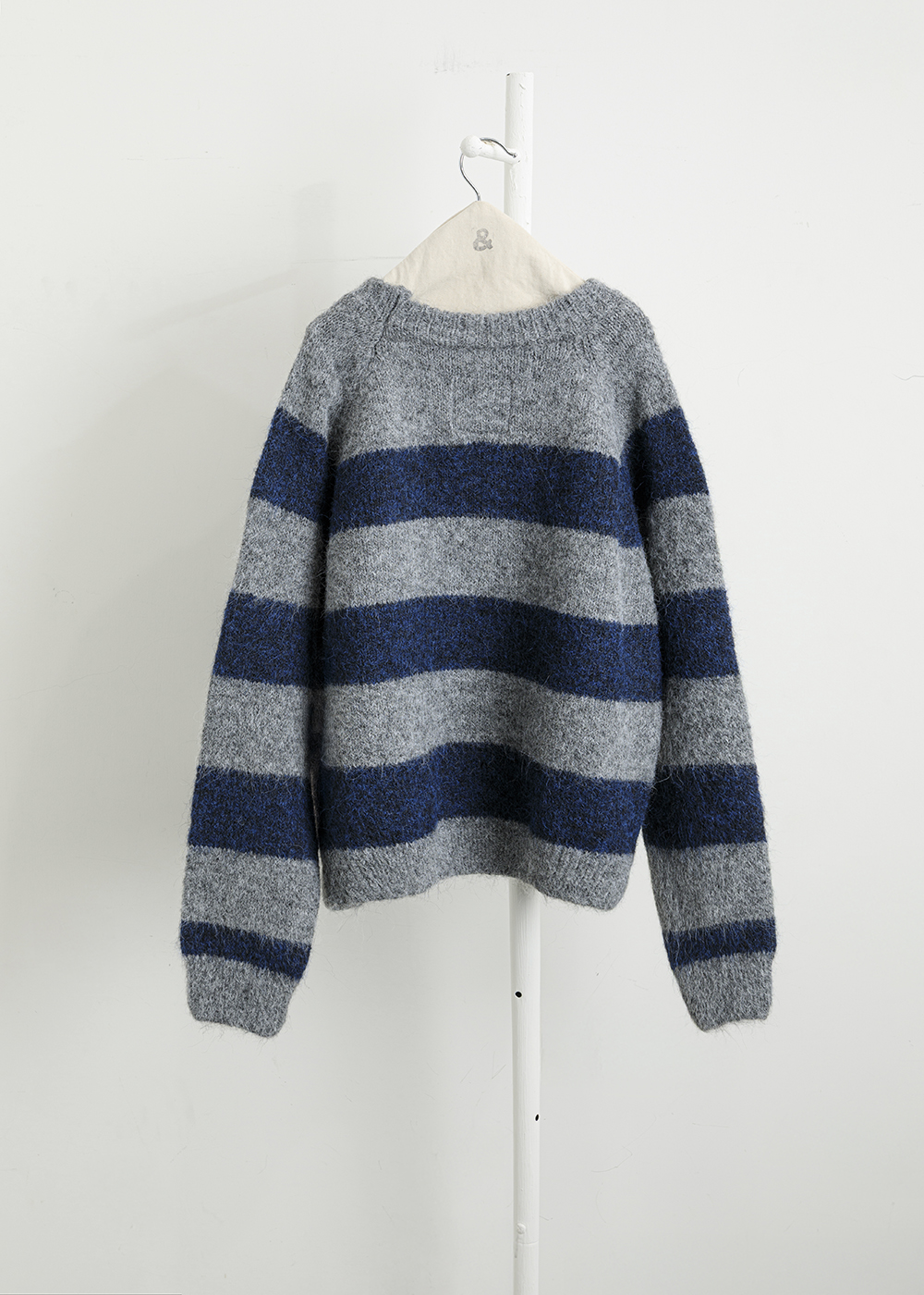 輕行緩游寬條紋毛衣 