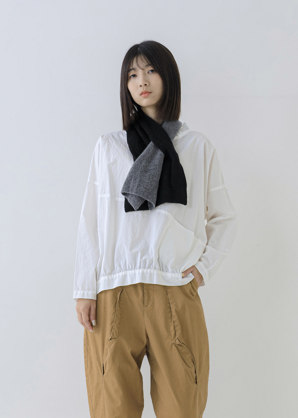 霜色羊毛拼接柔織圍巾