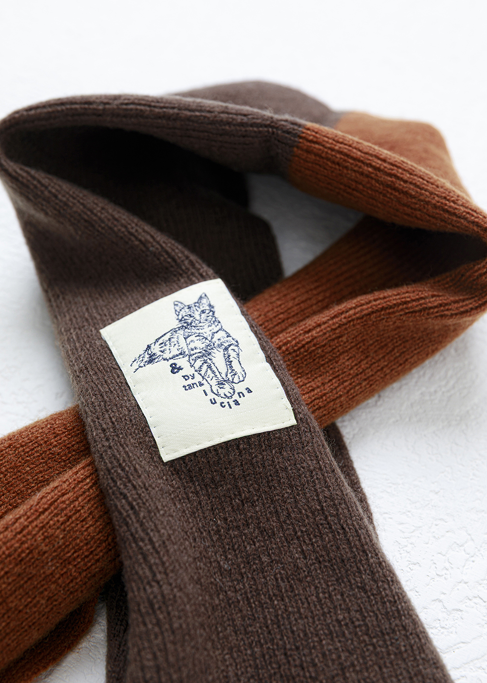 霜色羊毛拼接柔織圍巾