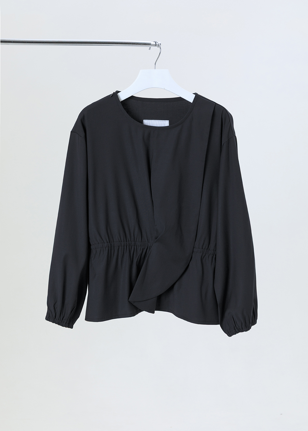 單側柔弧層次上衣