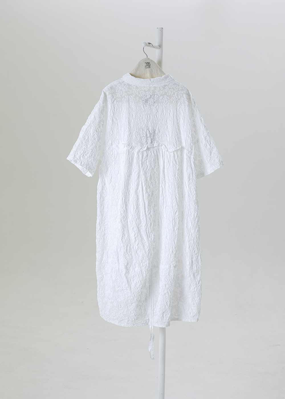  | 透織柔瓣 |浮雕緹花薄棉長版襯衫