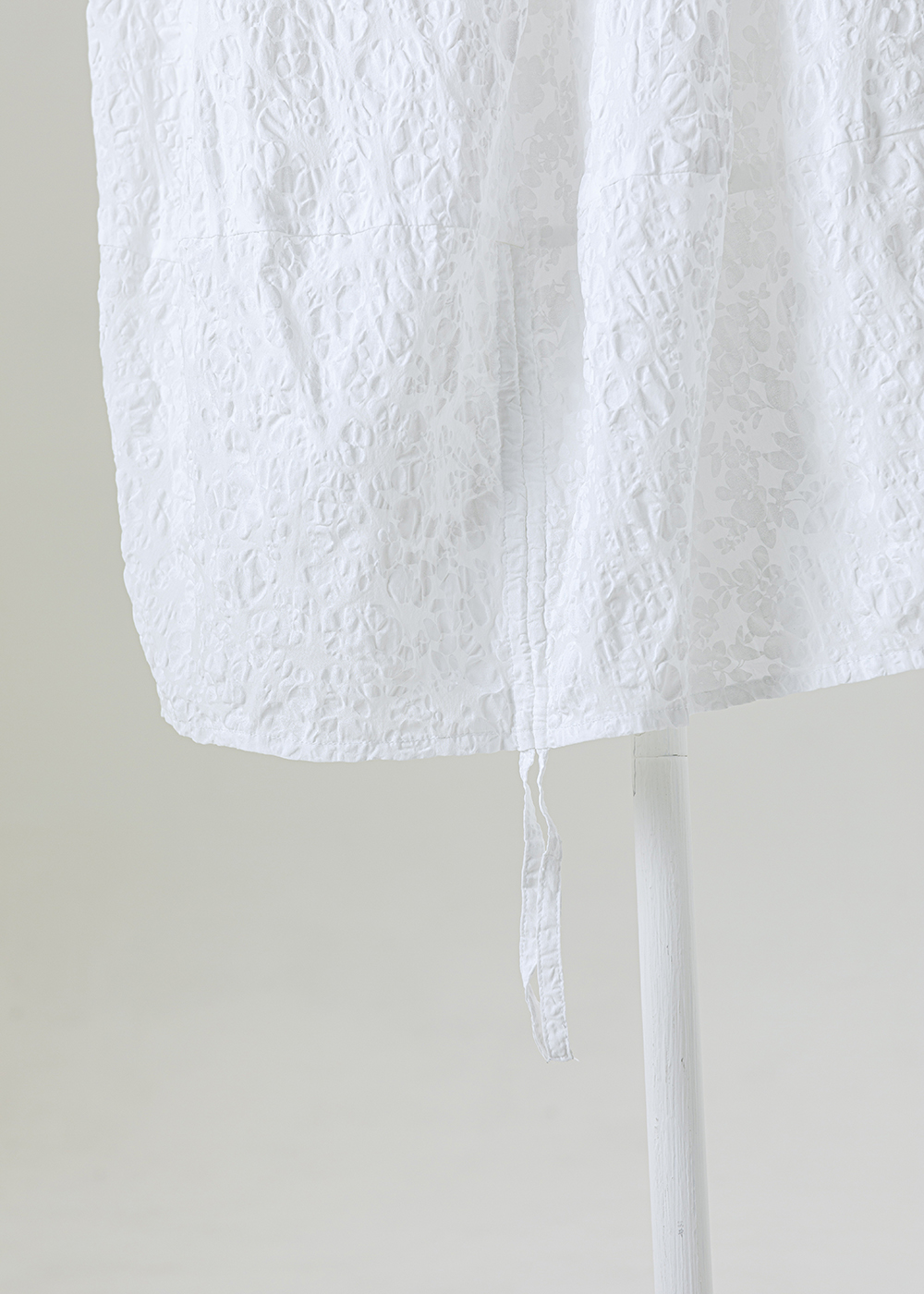  | 透織柔瓣 |浮雕緹花薄棉長版襯衫