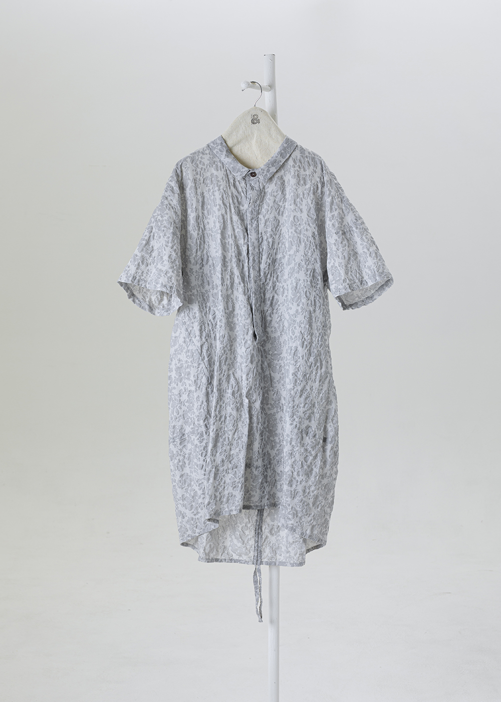  | 透織柔瓣 |浮雕緹花薄棉長版襯衫