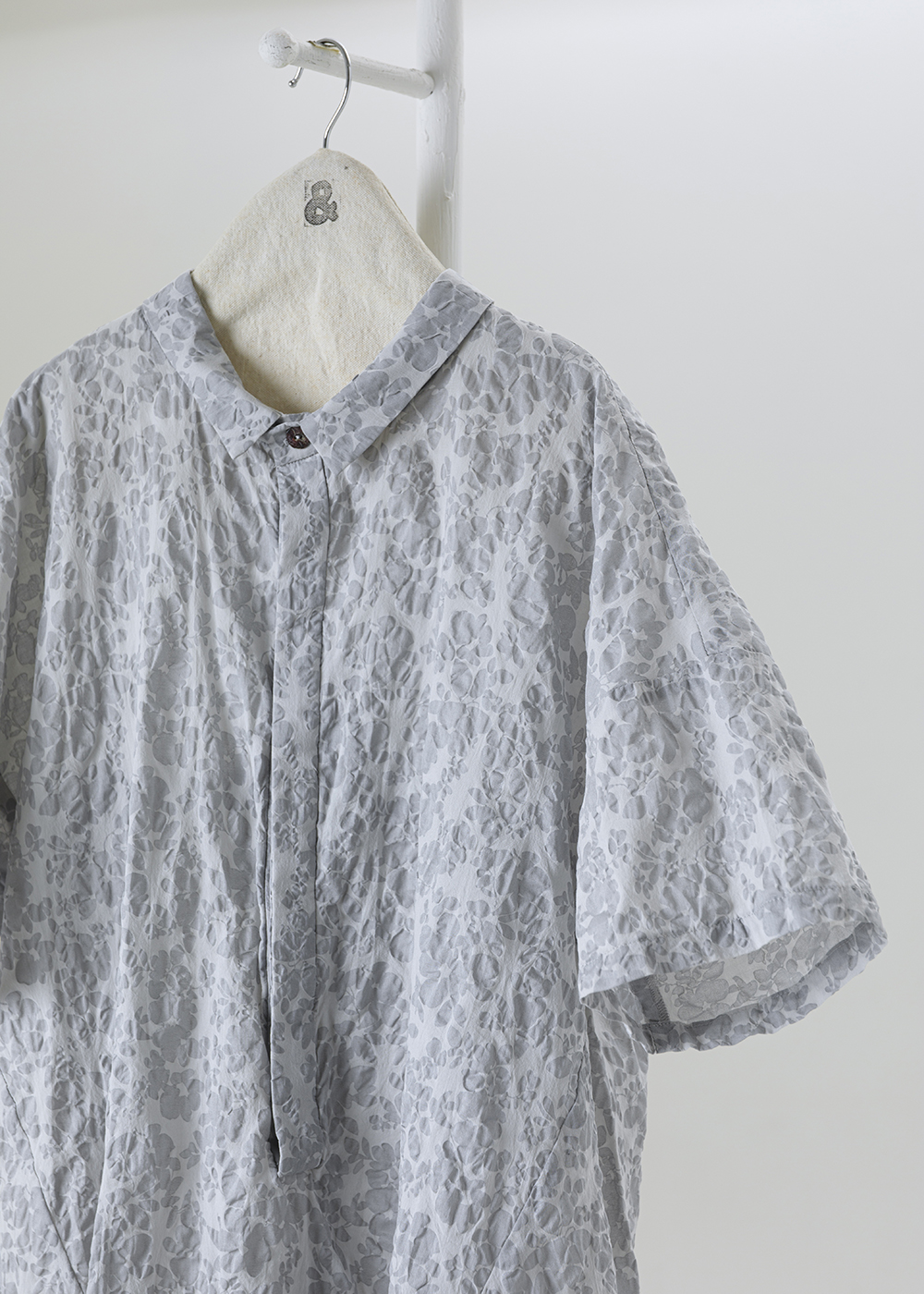  | 透織柔瓣 |浮雕緹花薄棉長版襯衫