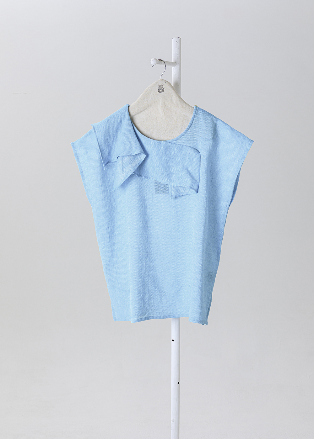  |呼吸質地| |不對稱波紋立體領飾上衣・砂洗微粒棉 