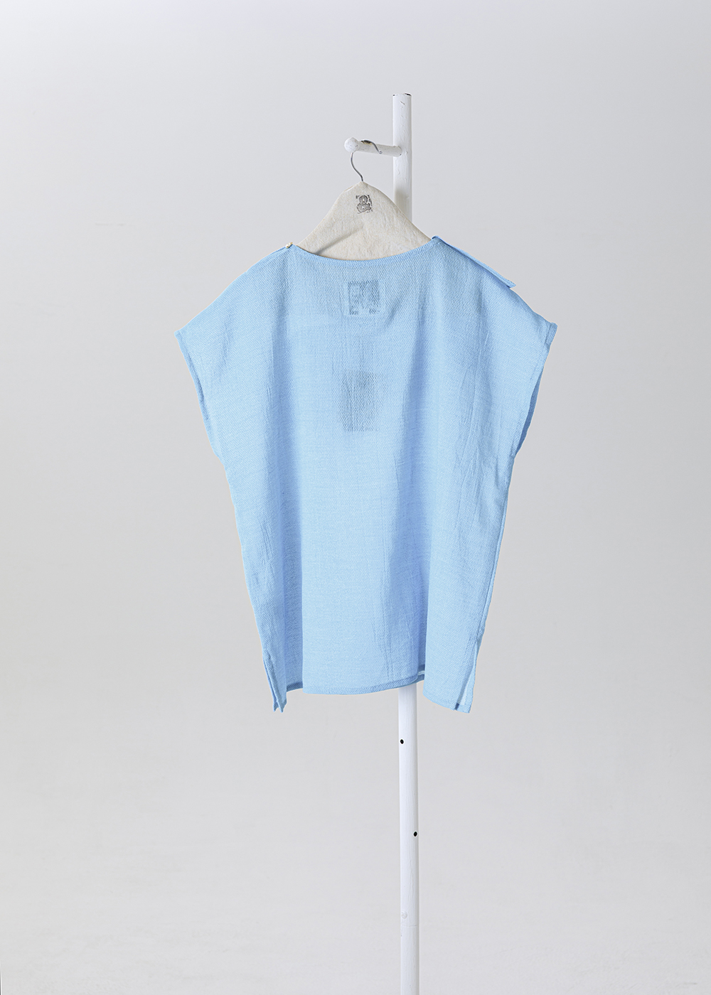  |呼吸質地| |不對稱波紋立體領飾上衣・砂洗微粒棉 