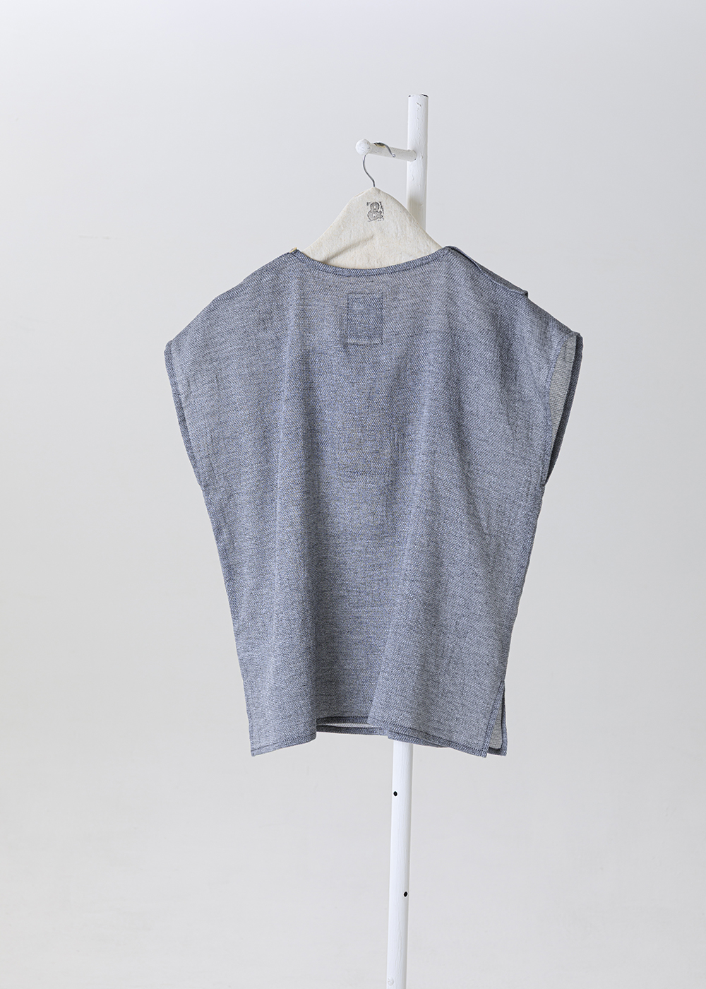  |呼吸質地| |不對稱波紋立體領飾上衣・砂洗微粒棉 
