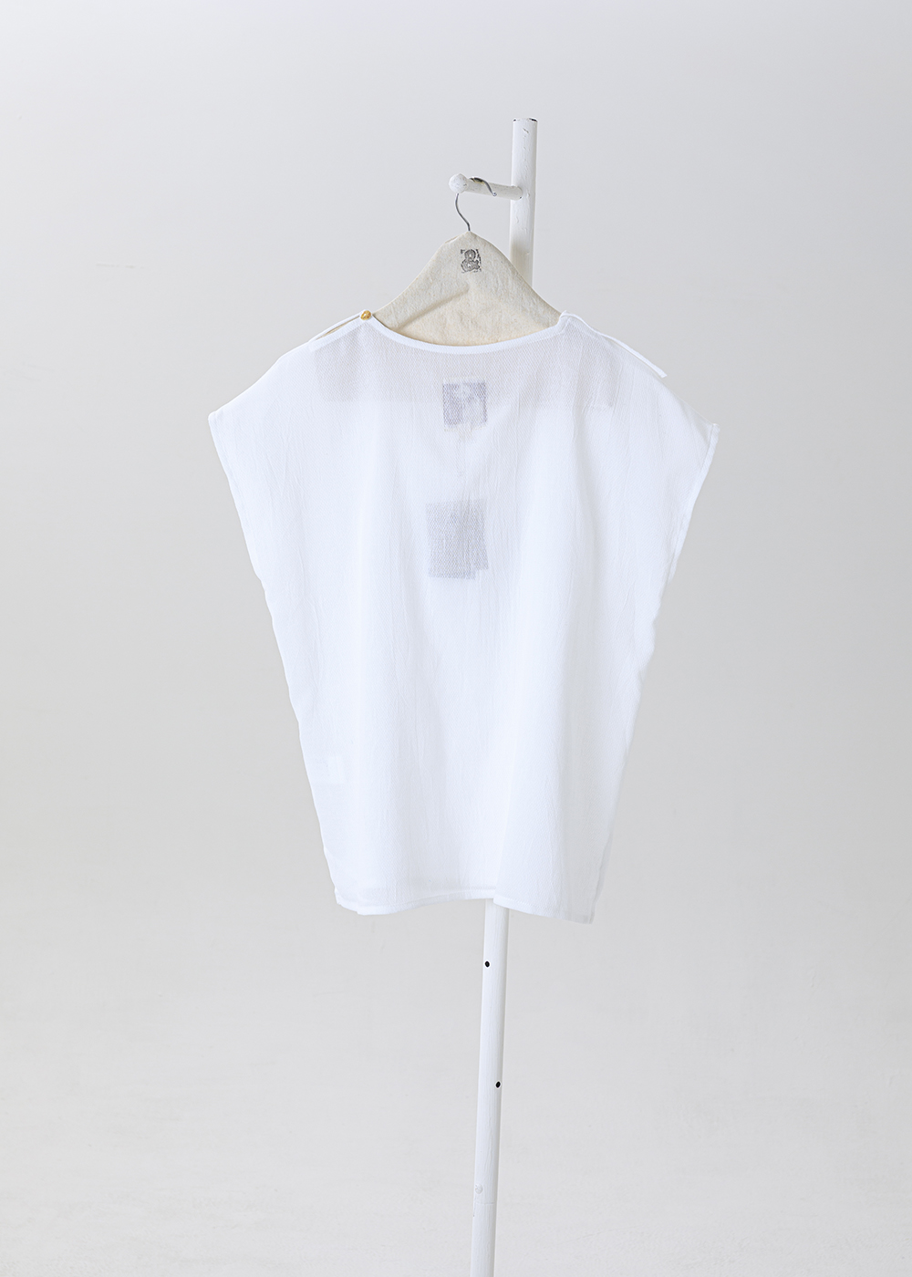  |呼吸質地| |不對稱波紋立體領飾上衣・砂洗微粒棉 