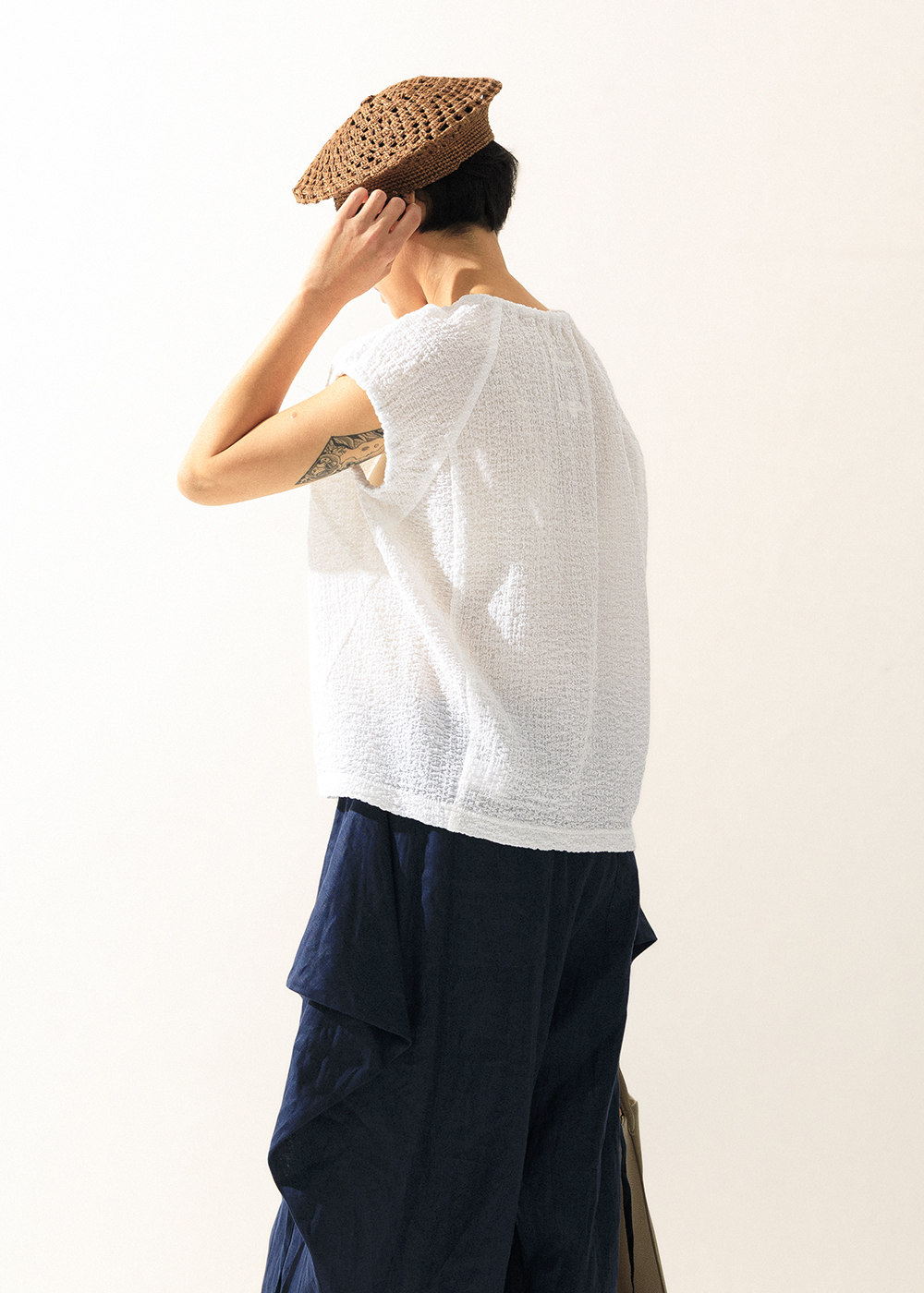  |雲絮浮雕| 立體皺感圓領上衣