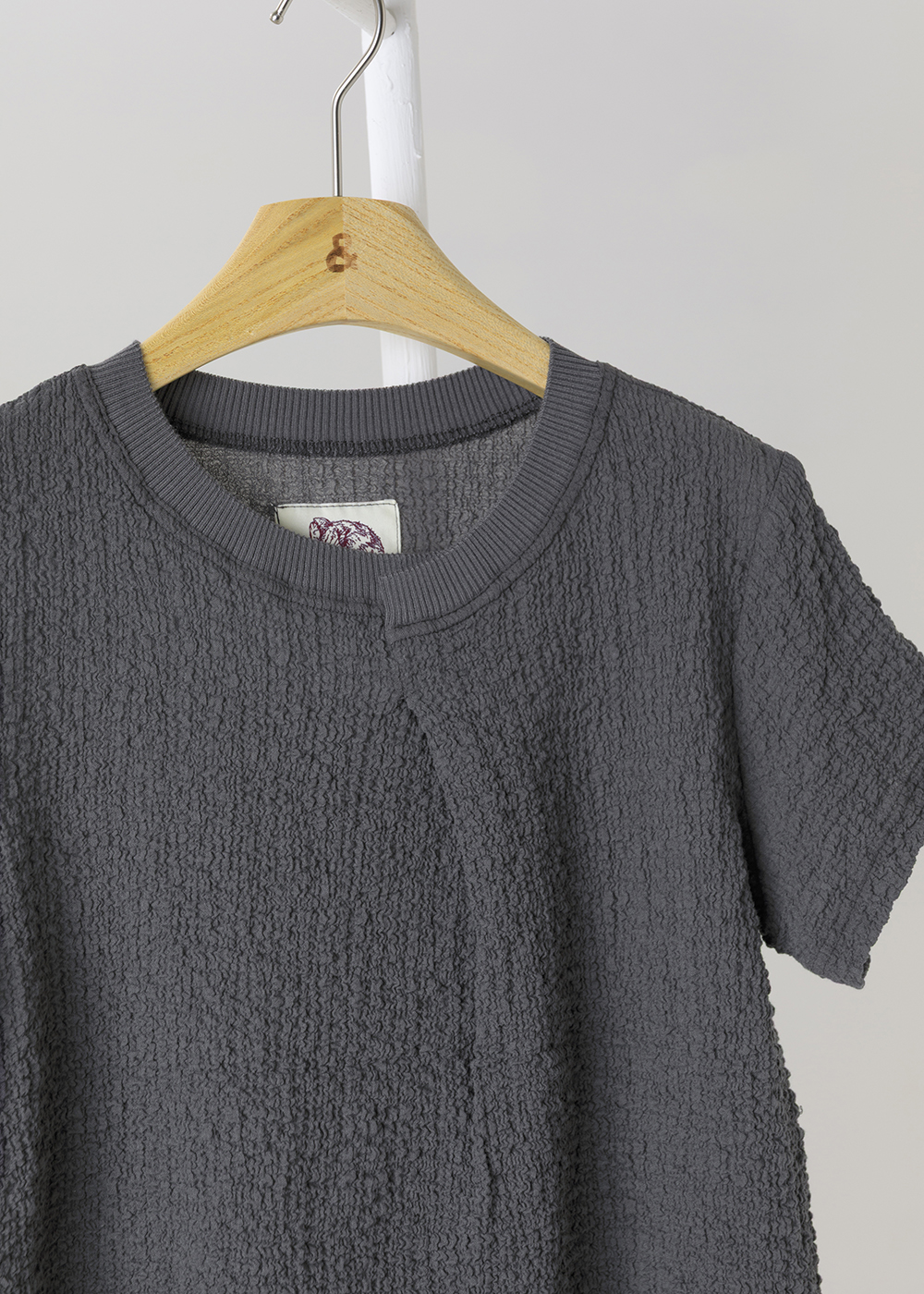  |雲絮浮雕|立體壓紋圓領上衣