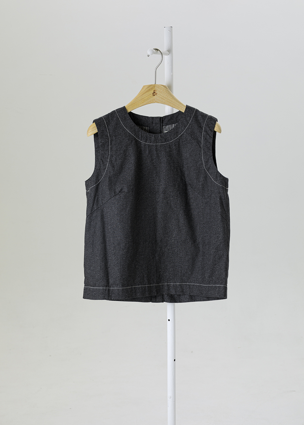 Sleeveless vest