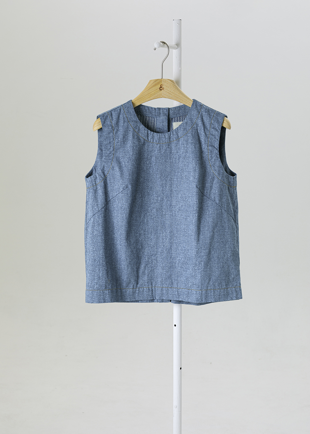 Sleeveless vest