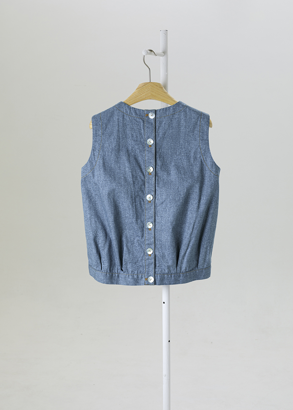 Sleeveless vest