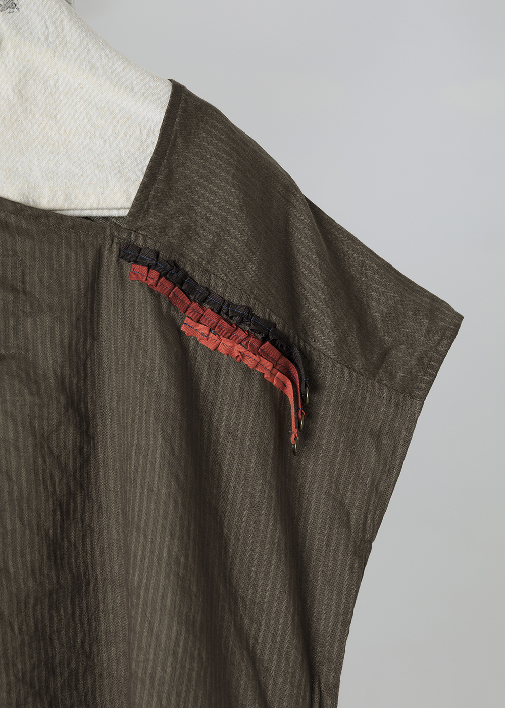 | 葉蔓透影｜斜紋微透寬版上衣