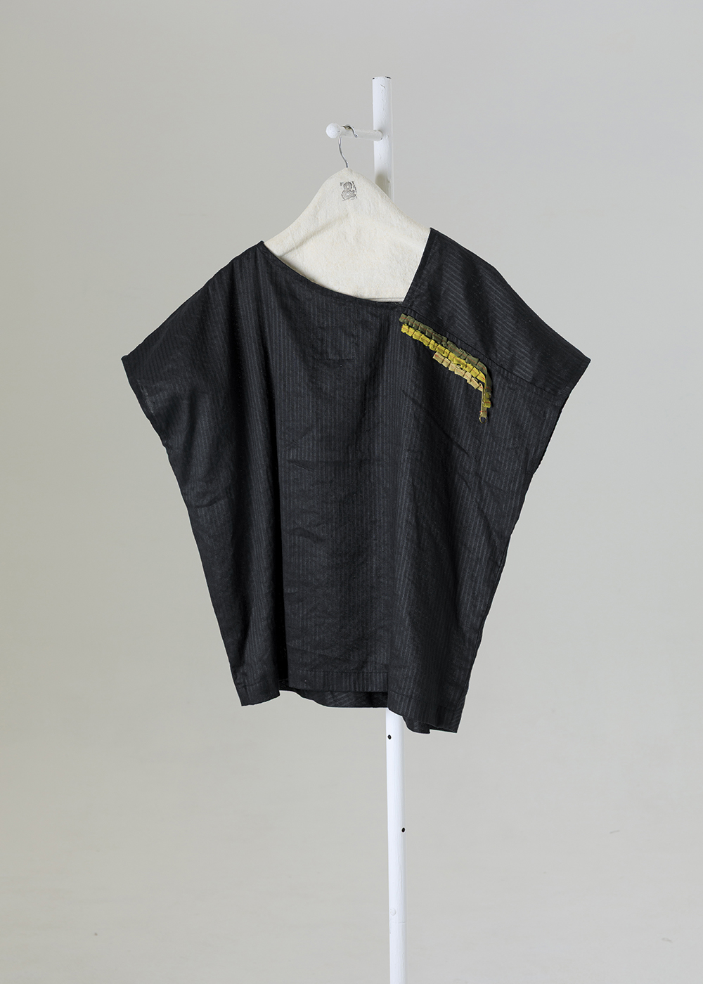 | 葉蔓透影｜斜紋微透寬版上衣