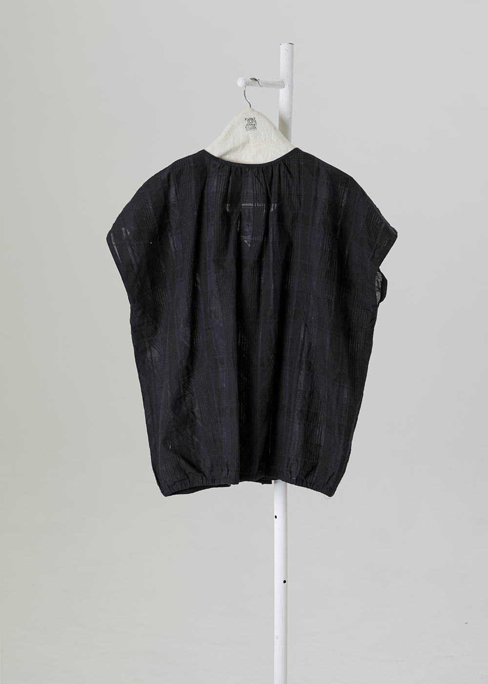  | 空氣霧格 |  疊影不對稱翻領縮口上衣