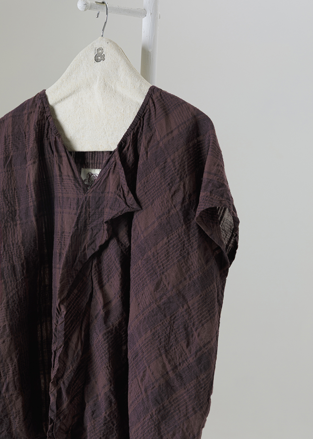  | 空氣霧格 |  疊影不對稱翻領縮口上衣