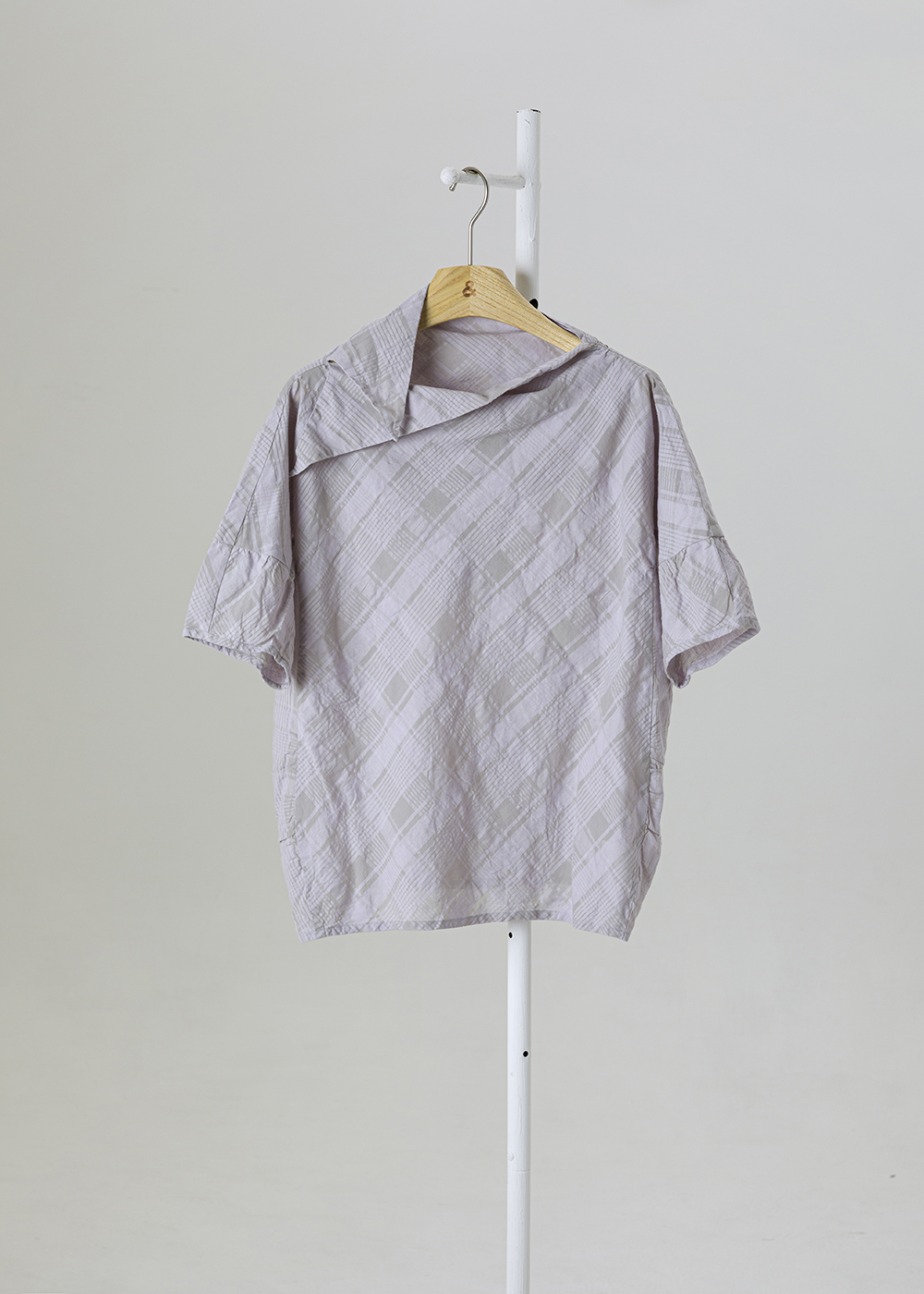 | 空氣霧格 |不對稱折領斜紋上衣