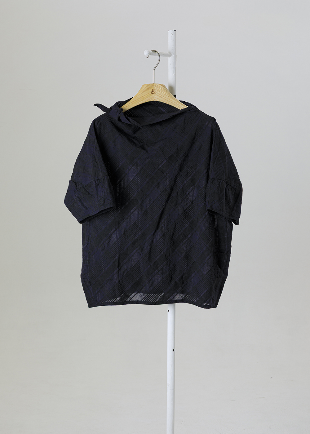 | 空氣霧格 |不對稱折領斜紋上衣