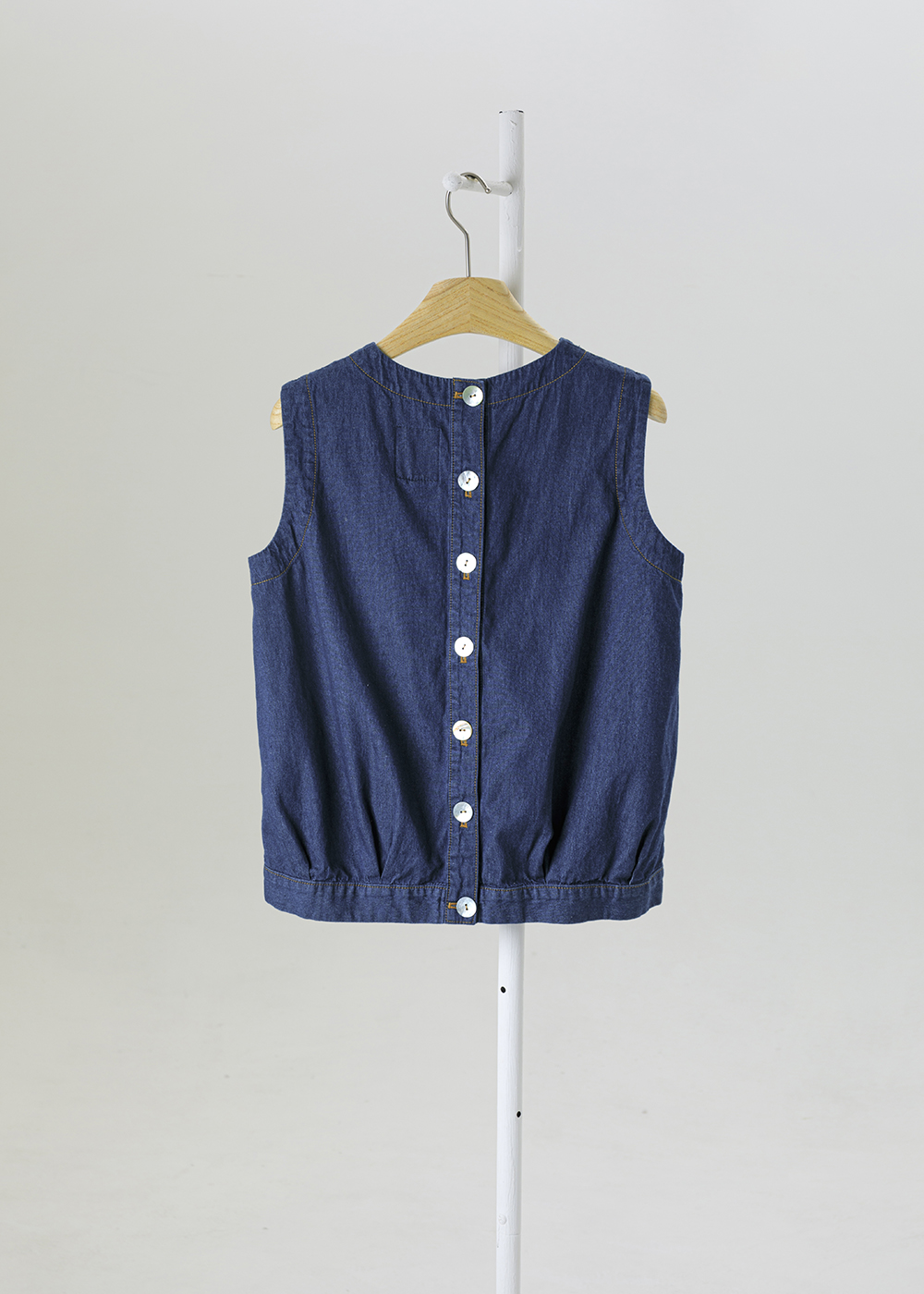 Sleeveless vest