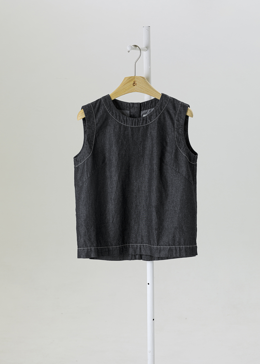 Sleeveless vest