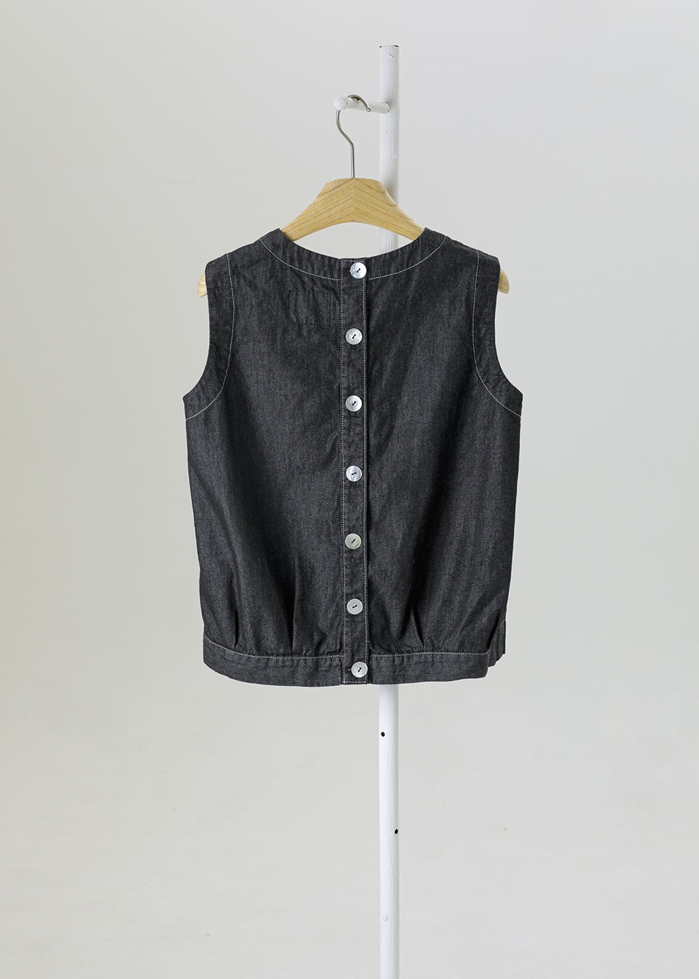 Sleeveless vest