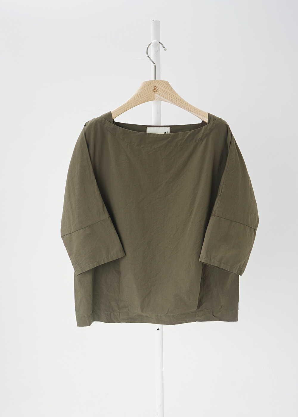 Quarter sleeves Top