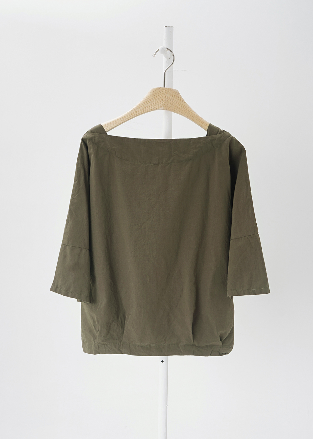 Quarter sleeves Top