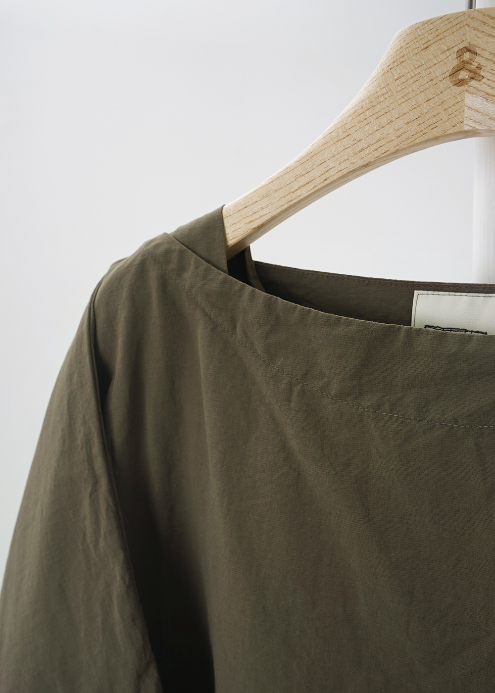 Quarter sleeves Top
