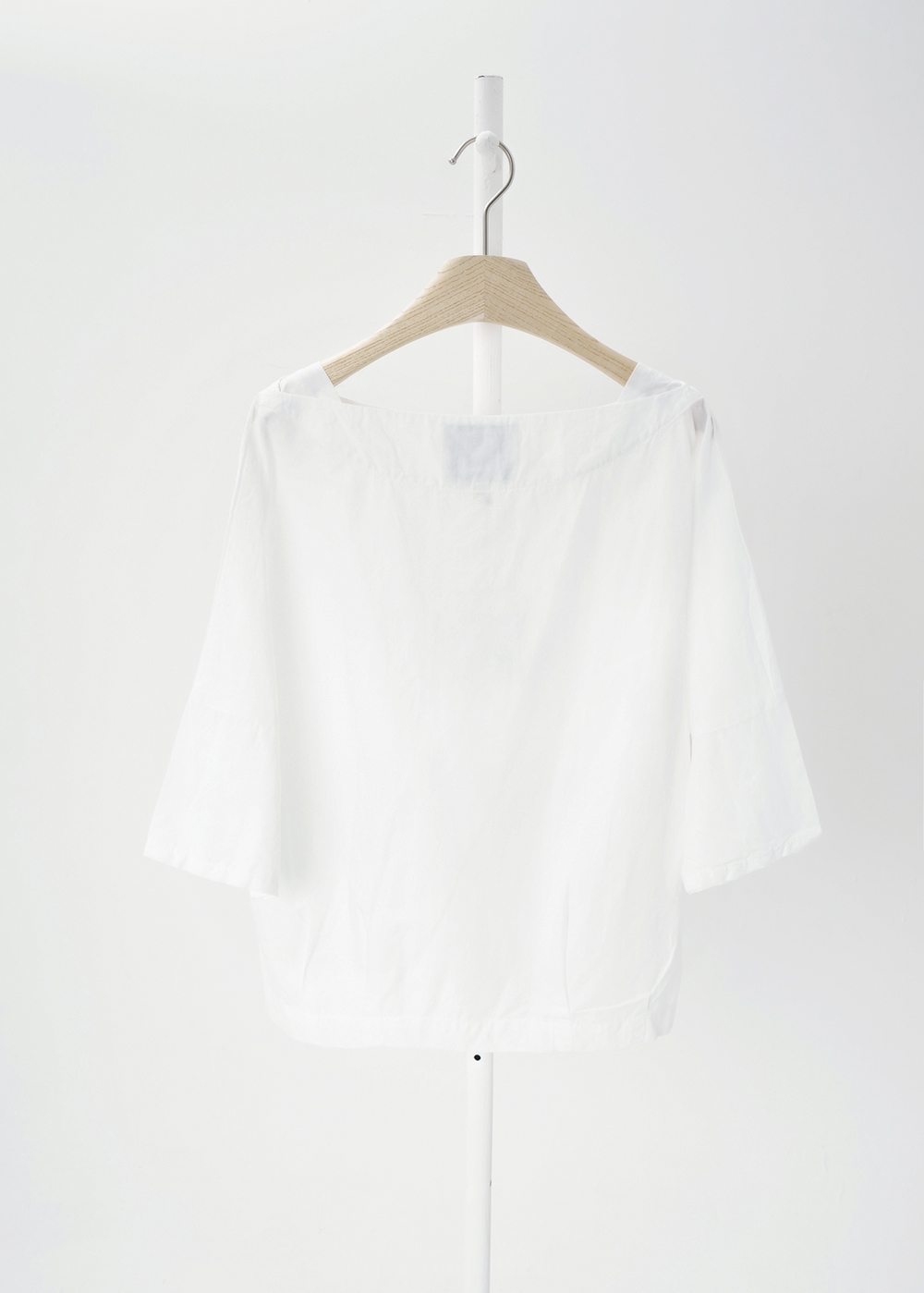 Quarter sleeves Top