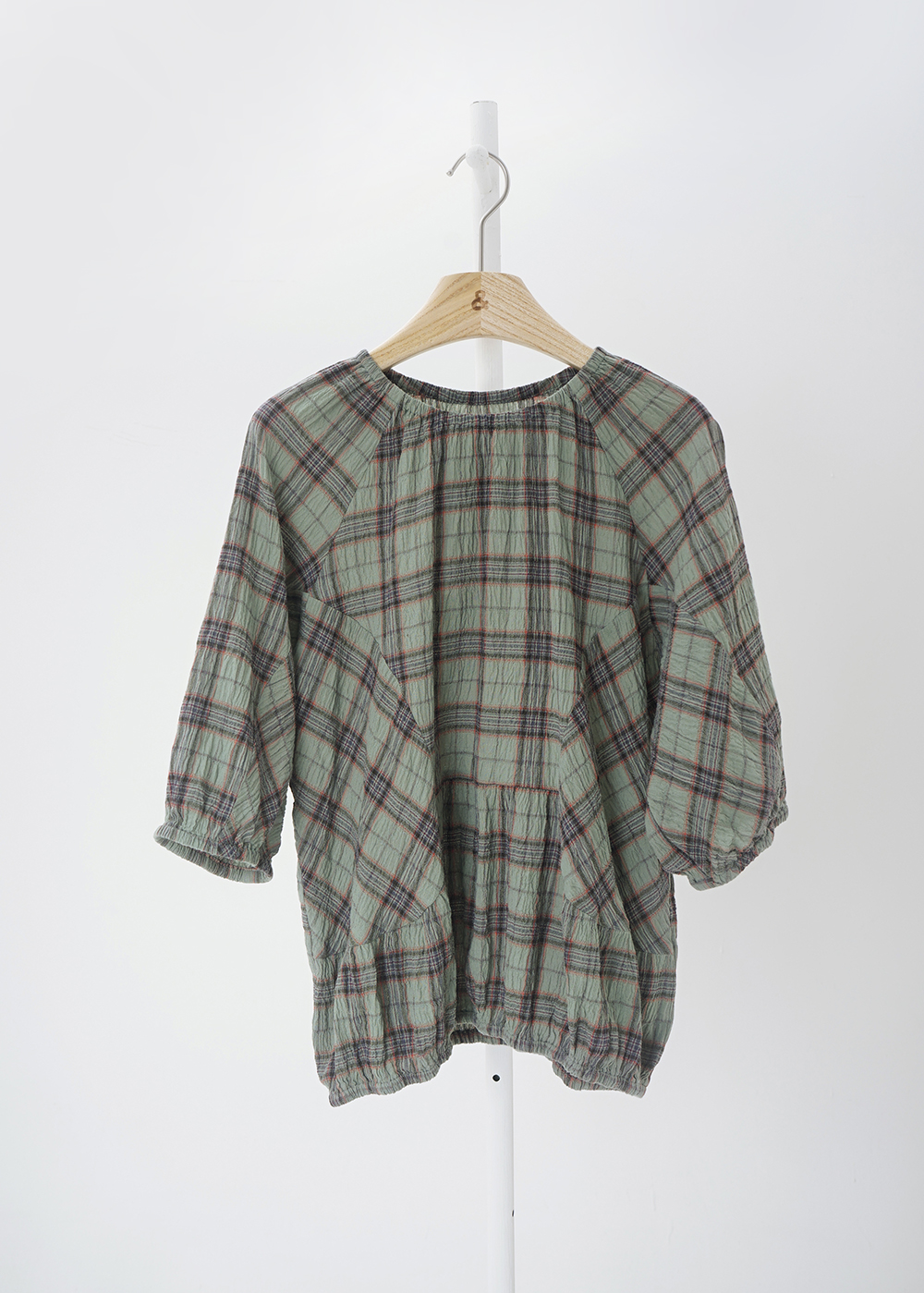 Quarter sleeves Top
