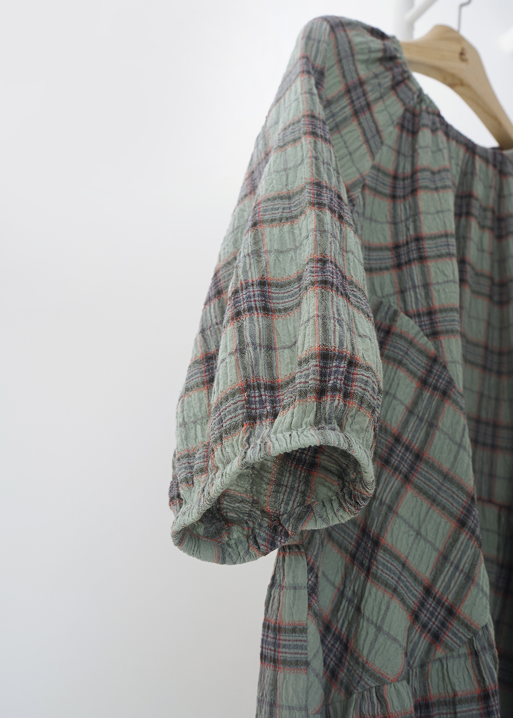 Quarter sleeves Top