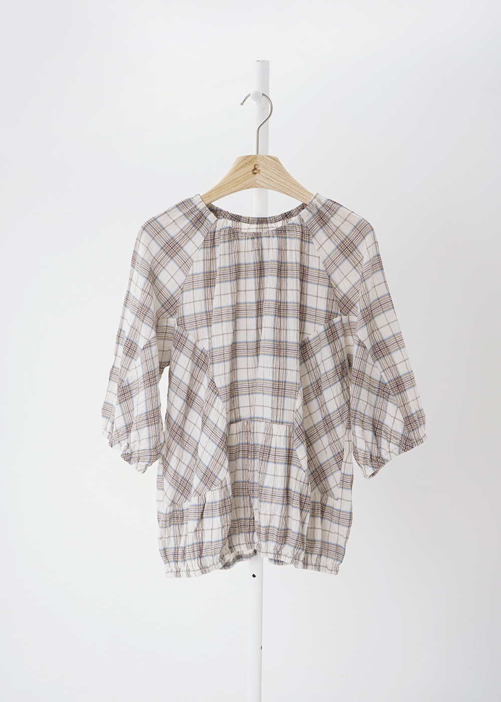 Quarter sleeves Top
