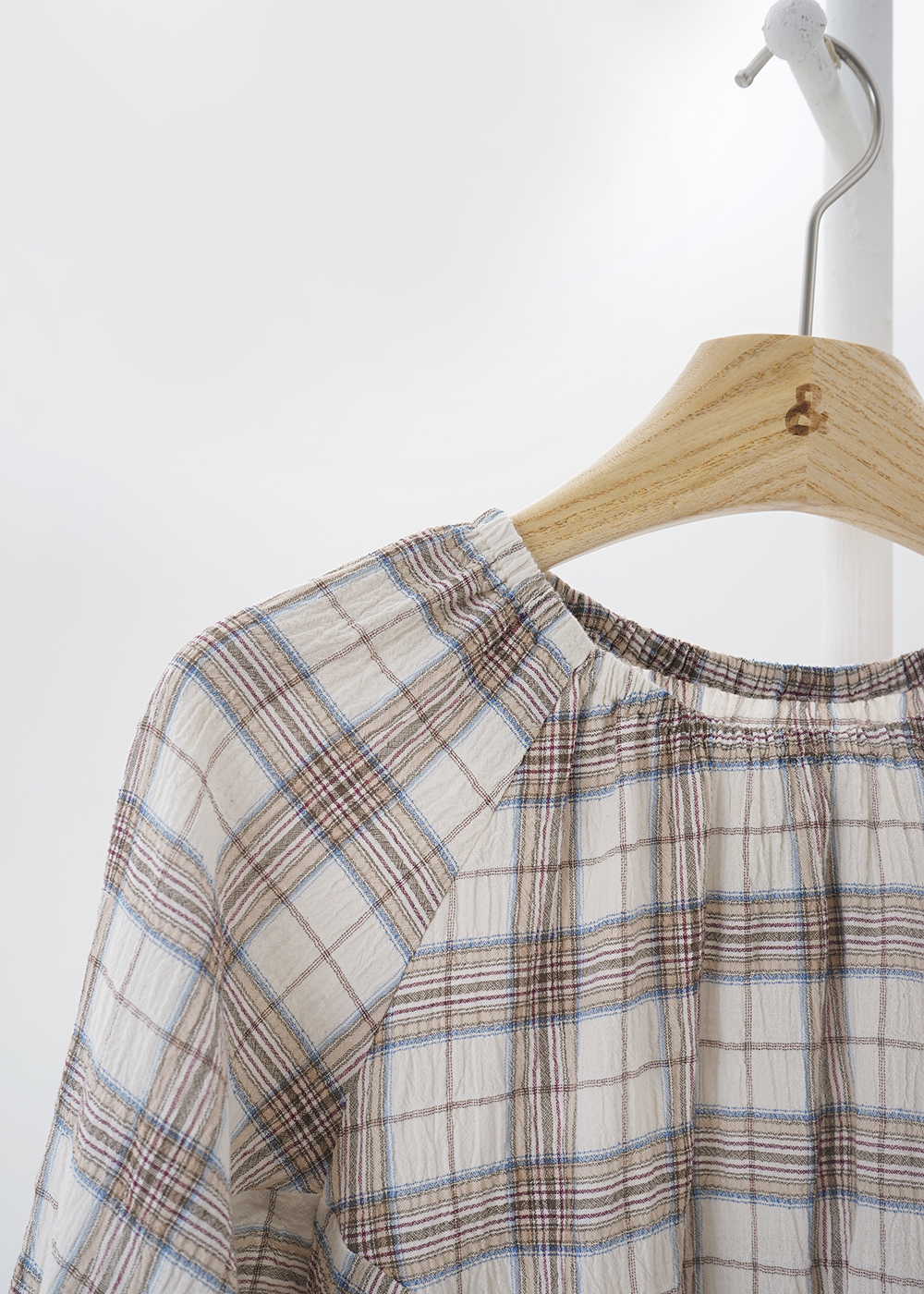 Quarter sleeves Top