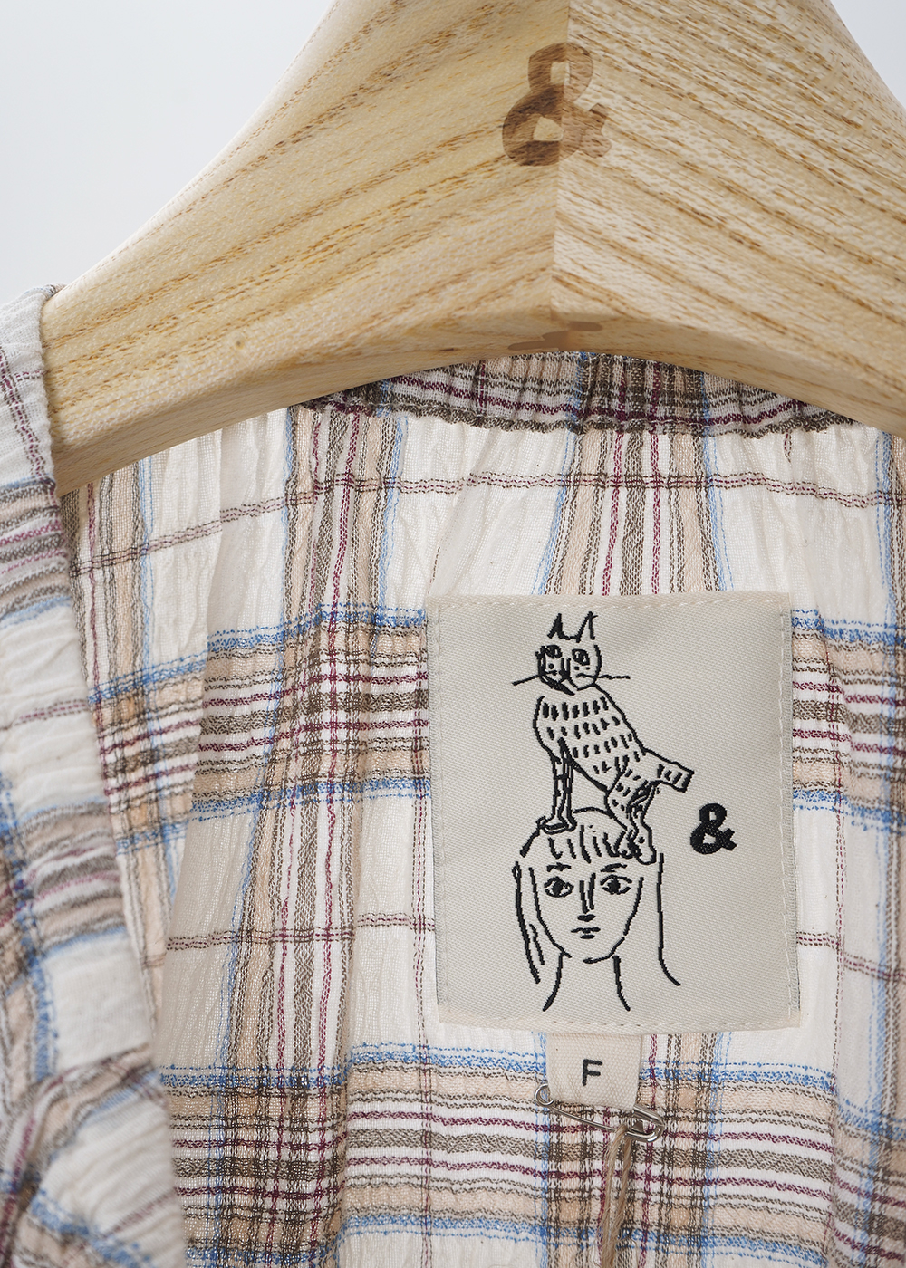 Quarter sleeves Top