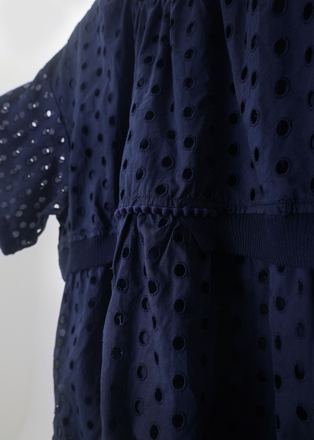 ｜棉霧森氧｜鏤空刺繡分層上衣