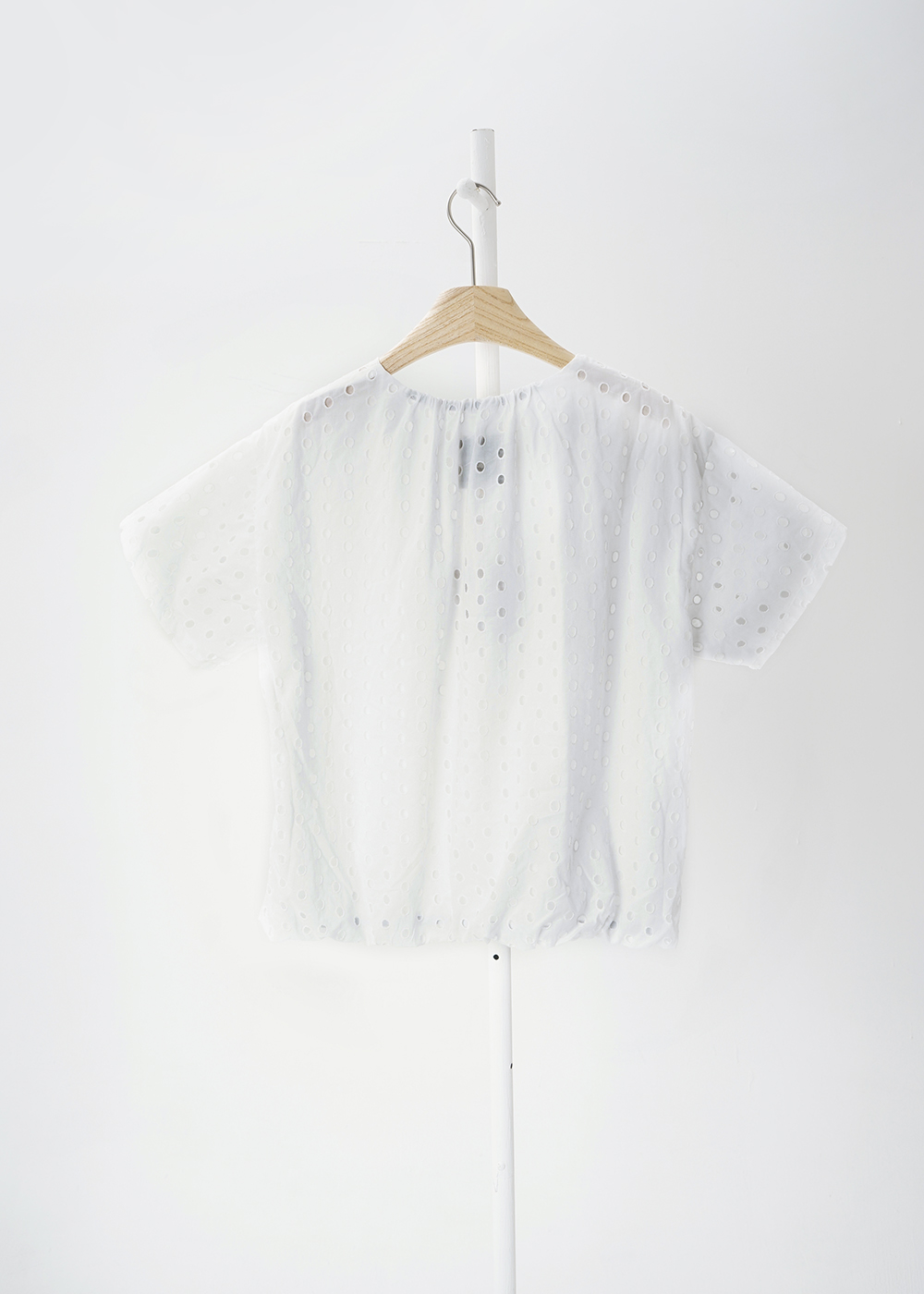 ｜棉霧森氧｜鏤空刺繡分層上衣